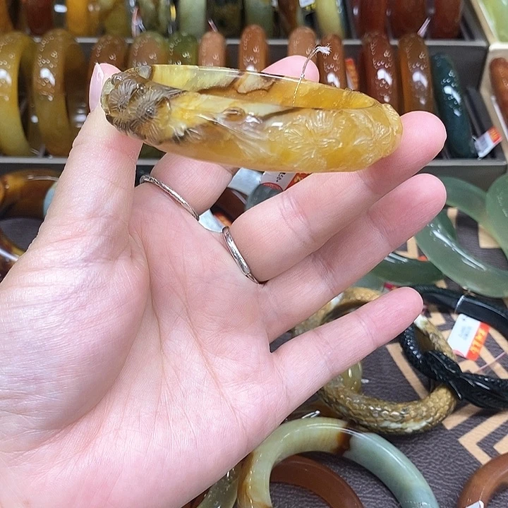 未镶嵌透闪石-蛇纹石玉手镯