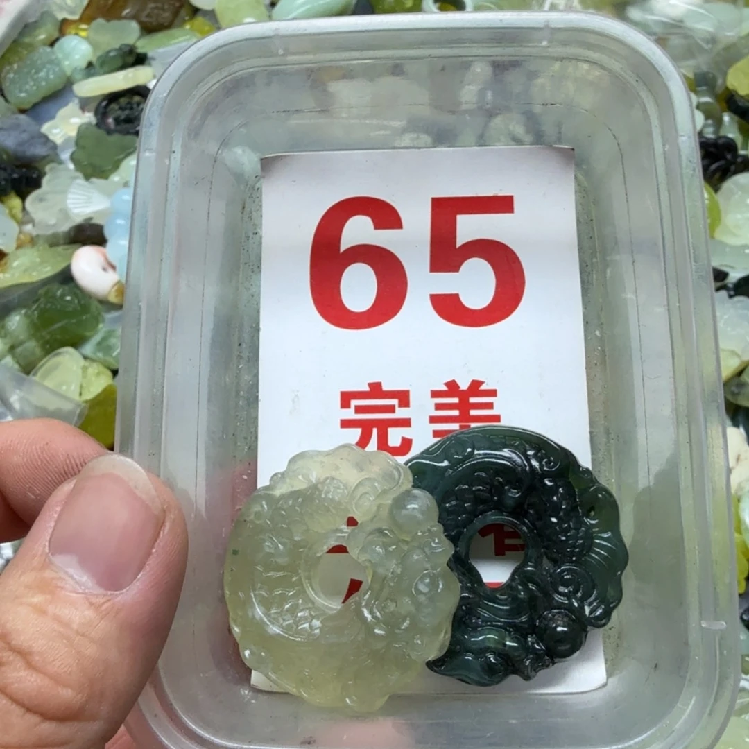 蛇纹石玉吊坠未镶嵌