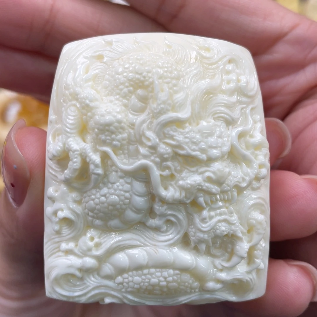 裸石蜜蜡未镶嵌琥珀蜜蜡雕刻件