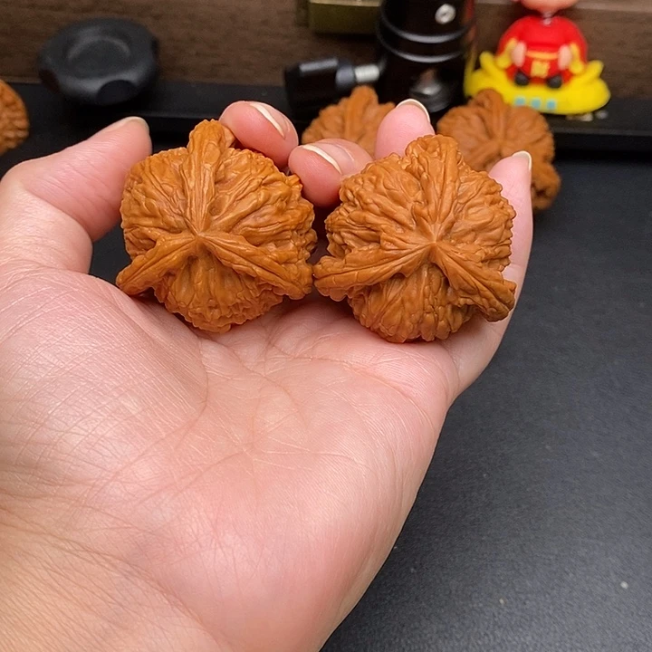 三***i文玩核桃把件白奔