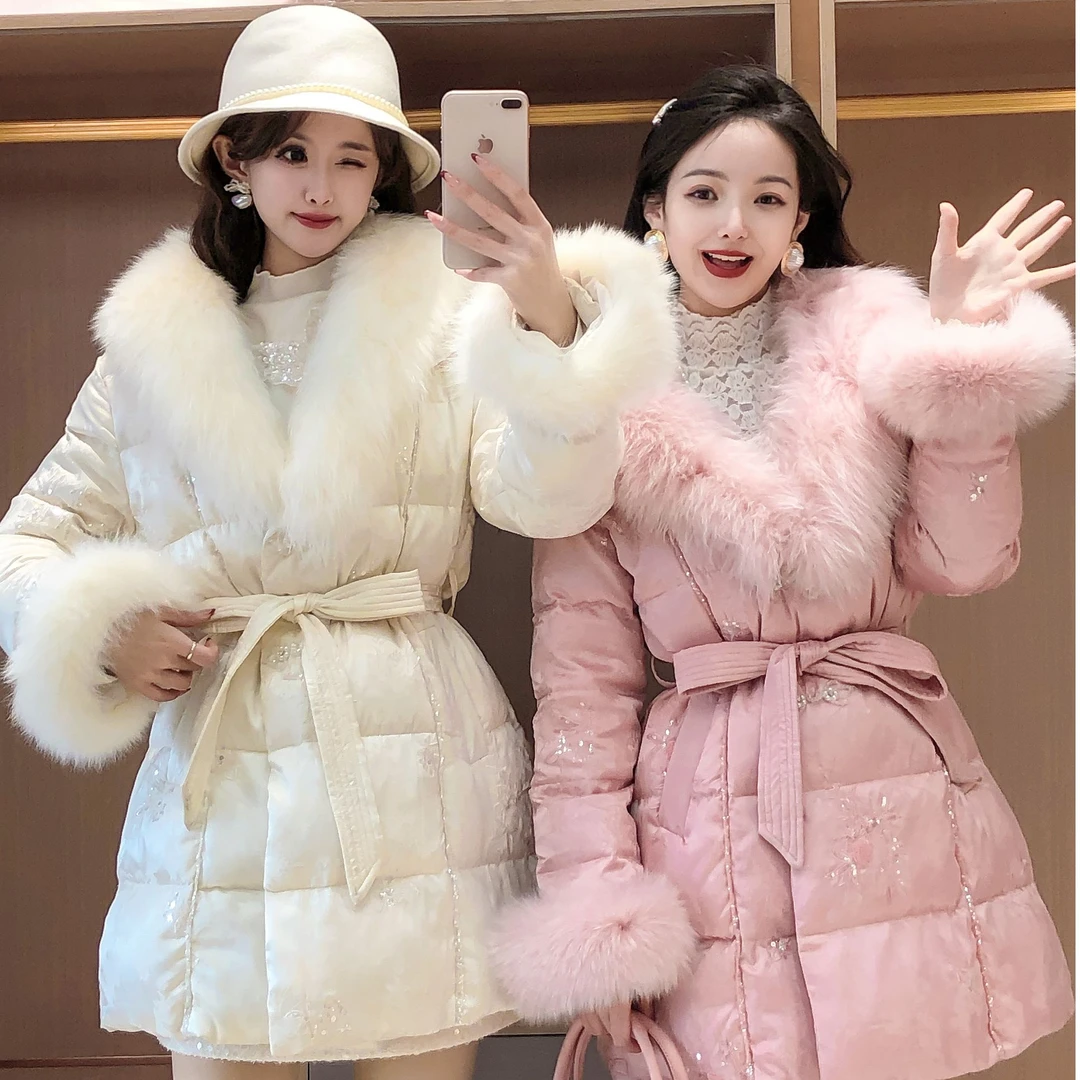 艾日秀定制●轻奢甜美温柔风重工刺绣镶钻系带毛毛领外套 E9440