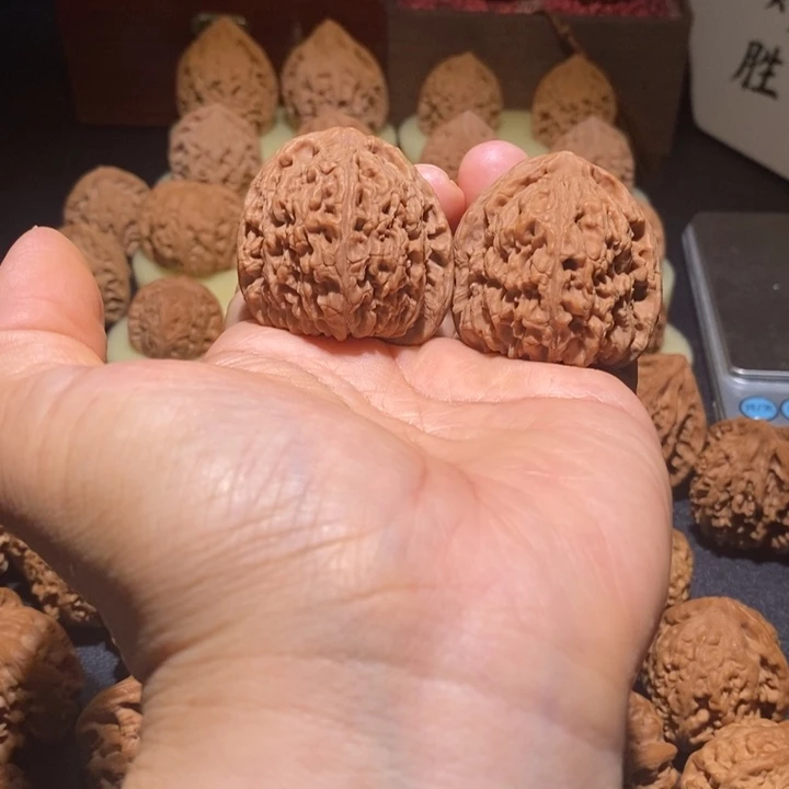 文玩核桃吊坠南疆石39+