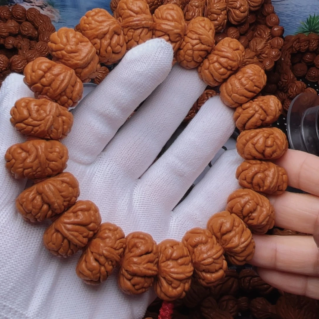 L***W文玩核桃吊坠桃核