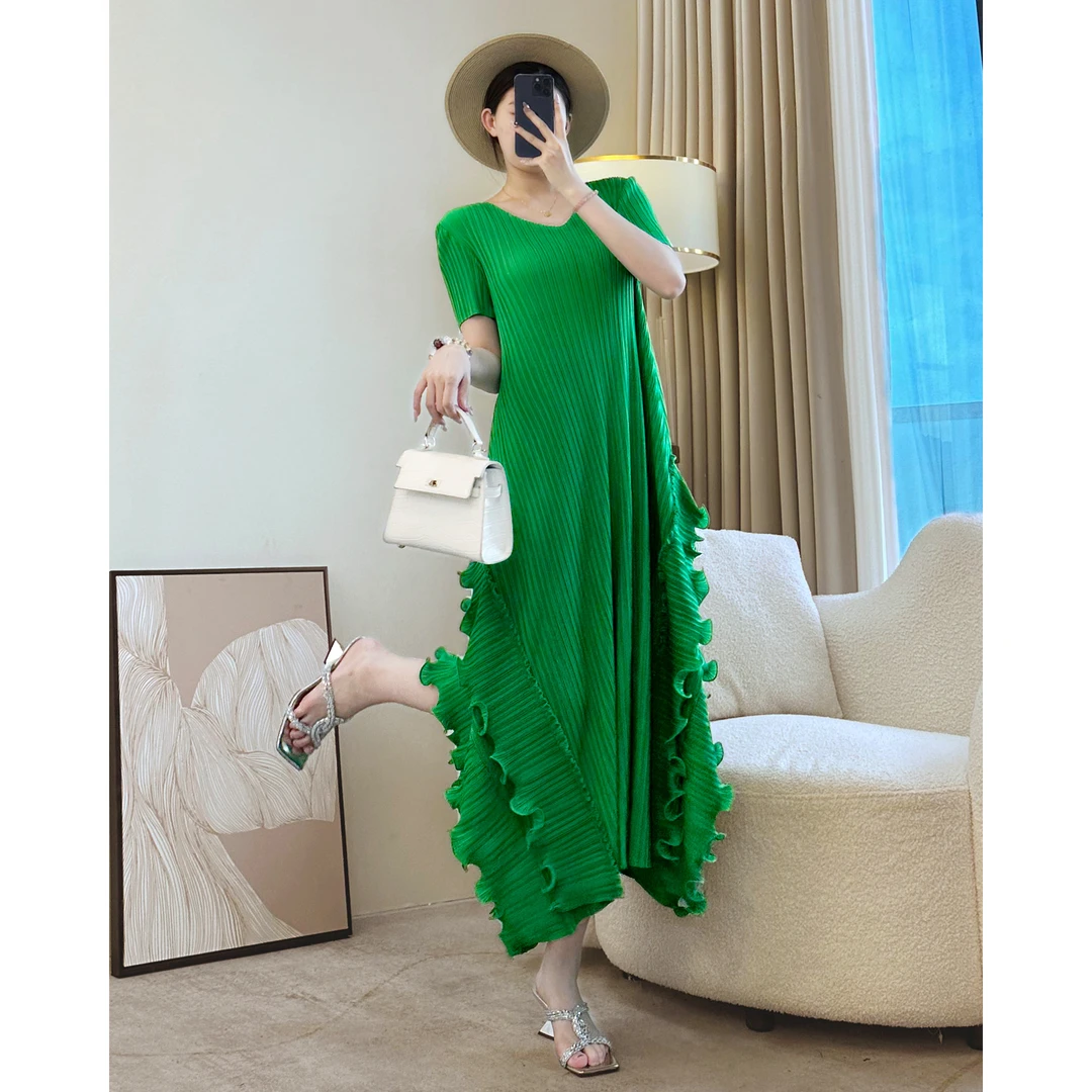 2025夏季新款时尚不规则木耳边度假连衣裙