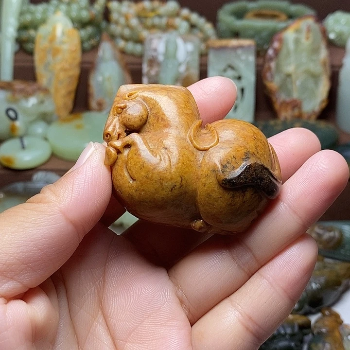 匠***）颈饰未镶嵌岫岩河磨玉（透闪石质玉）