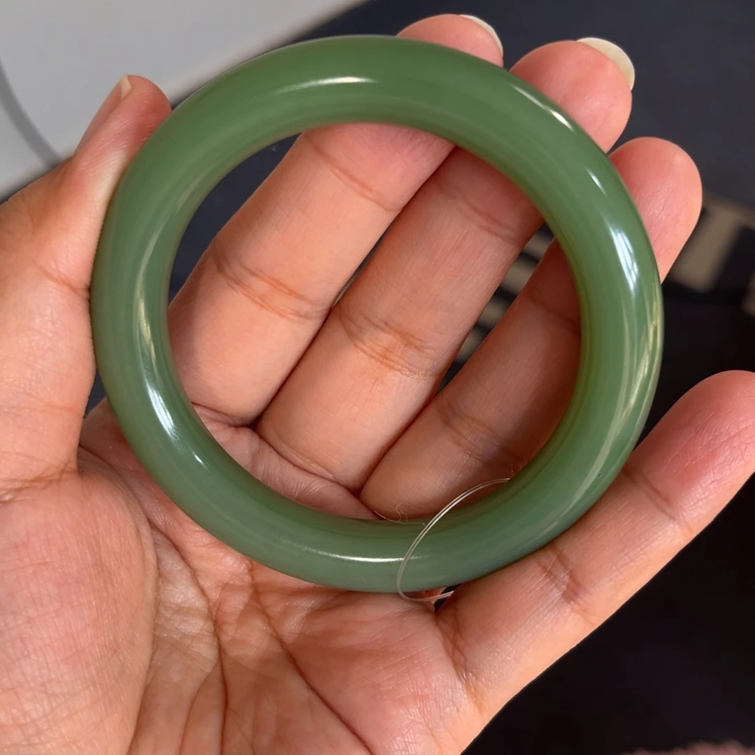 和田玉未镶嵌手镯俄碧 瓷绿圆条