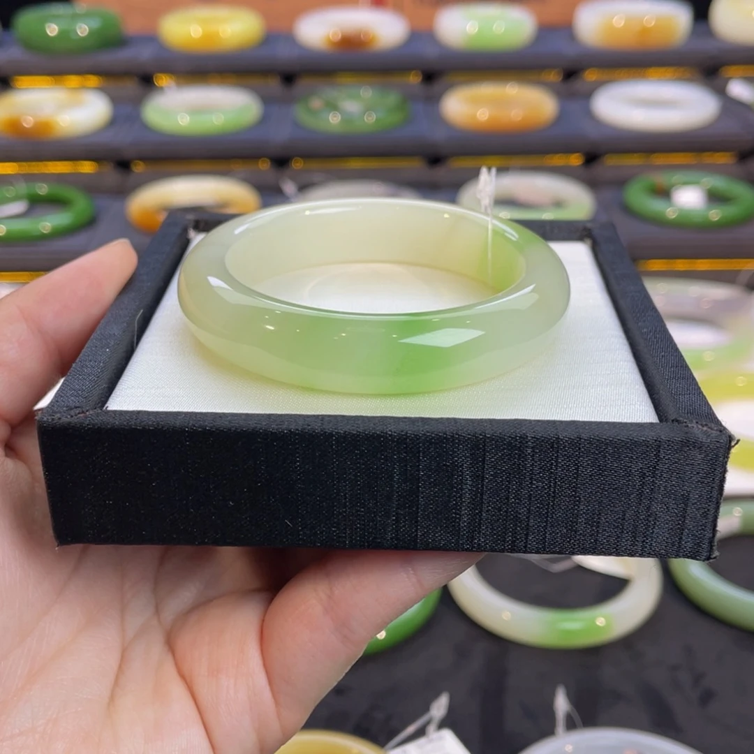 未镶嵌手镯和田玉翠青手镯52