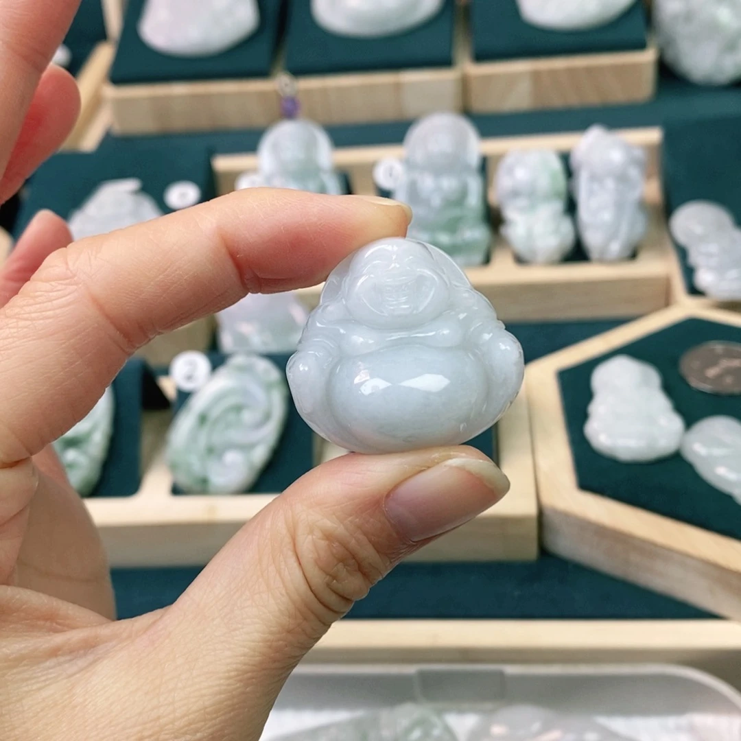 翡翠颈饰未镶嵌佛公