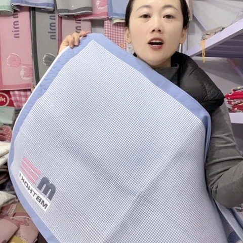 棉特价蓝色小字母