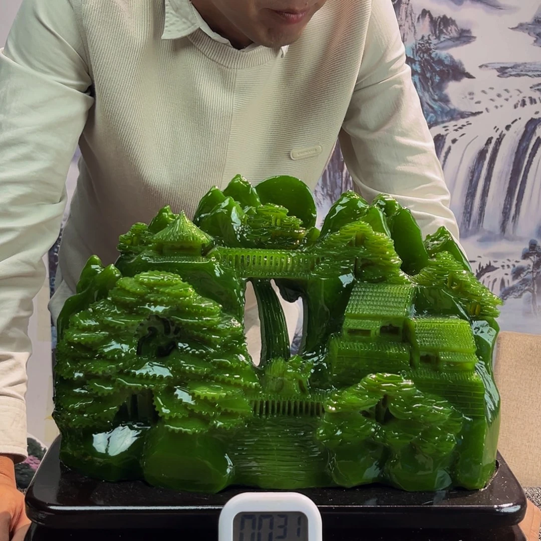 M***N玉玉摆件绿色带底座