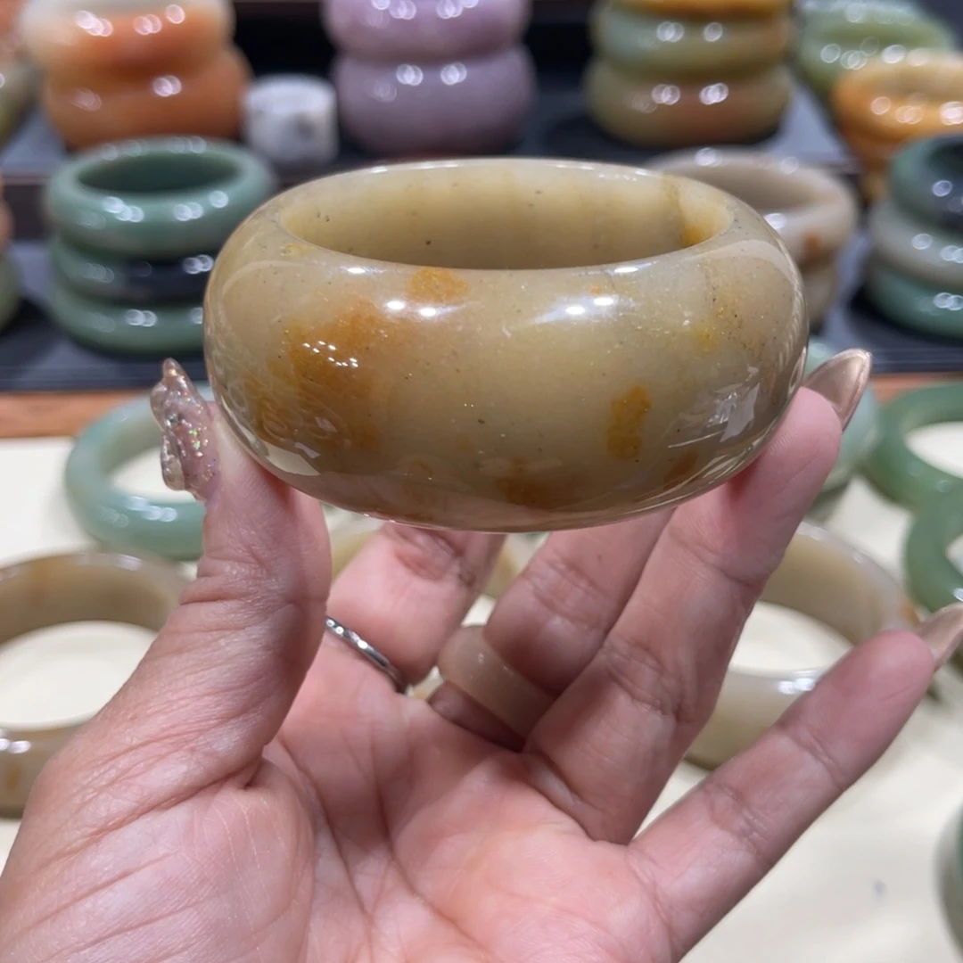 未镶嵌手镯石英岩玉