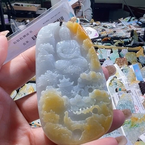 翡翠未镶嵌颈饰一个