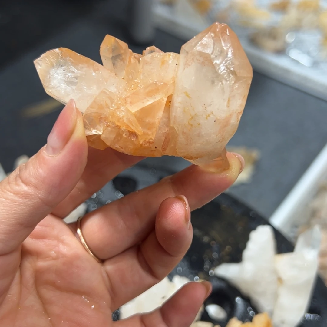 W***晶未镶嵌珠宝半成品水晶