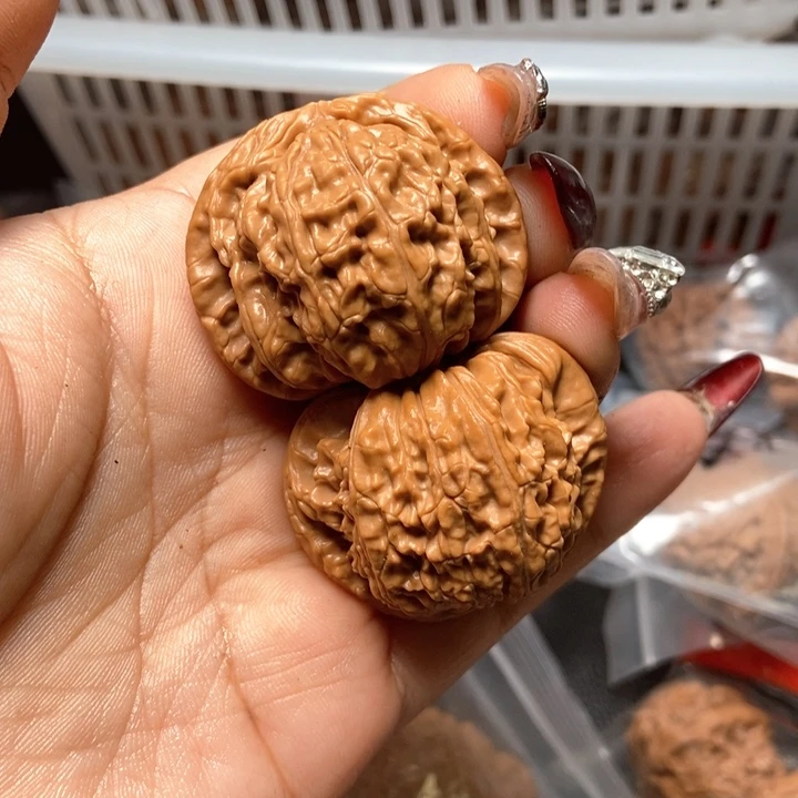 文玩核桃吊坠白狮子39