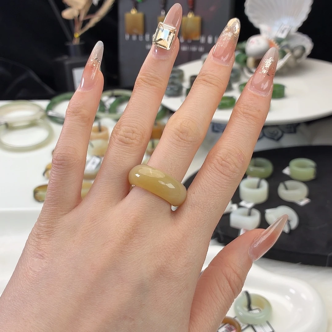 和田玉（糖玉）未镶嵌戒指j133浅糖泥鳅背16.3