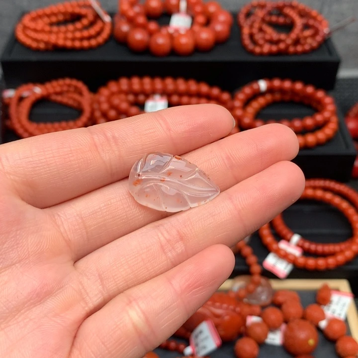 南红玛瑙雕刻件未镶嵌