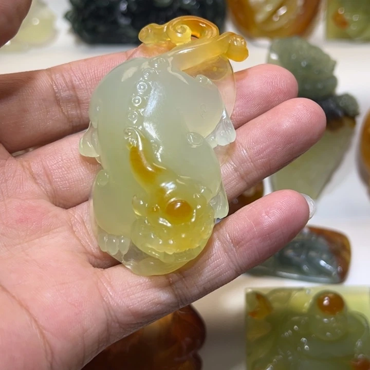 岫玉未镶嵌吊坠(赠链)