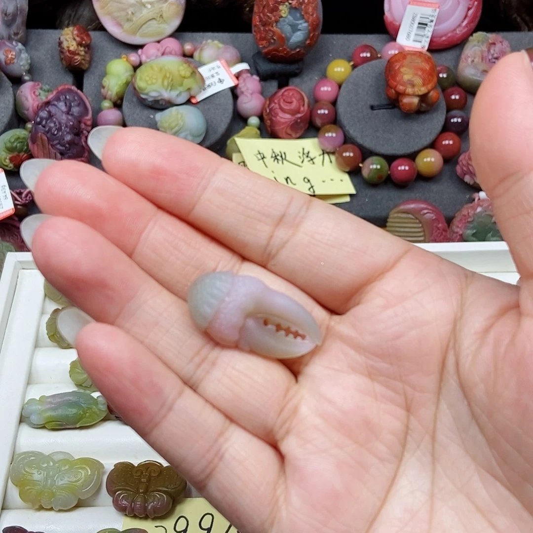 颈饰未镶嵌石英质玉（盐源）