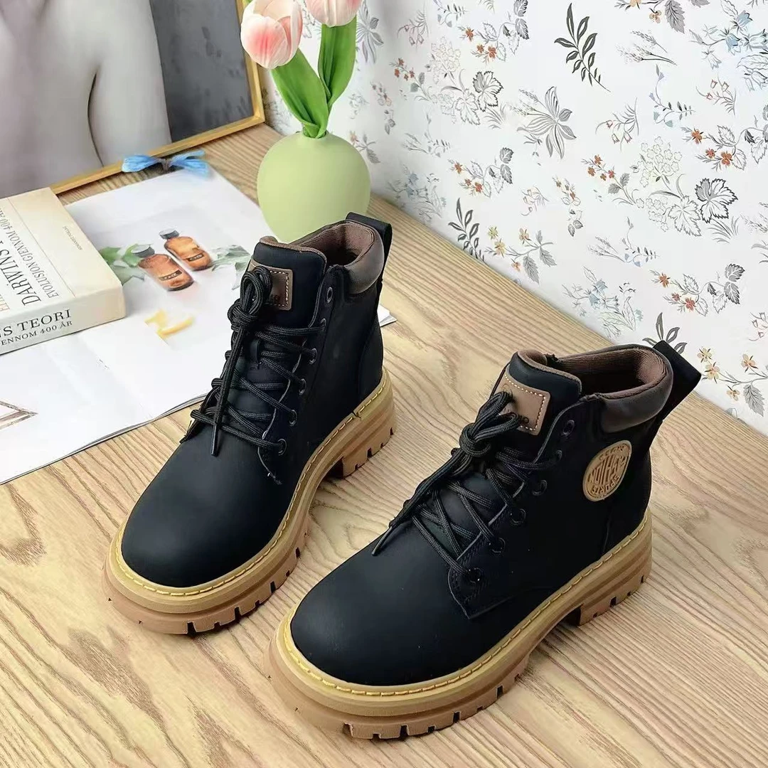 55-033  新款时尚舒适厚底时装马丁靴（四季款）