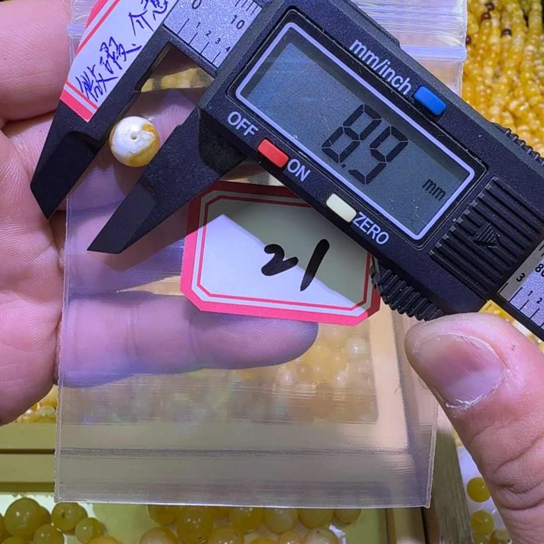 蜜蜡未镶嵌珠宝奇石