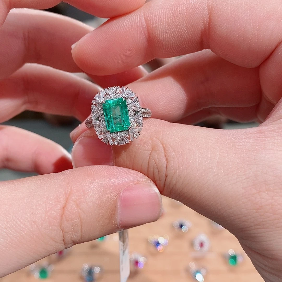 祖母绿戒指18K金镶嵌吉尔德微油哥伦比亚木佐2.02克拉