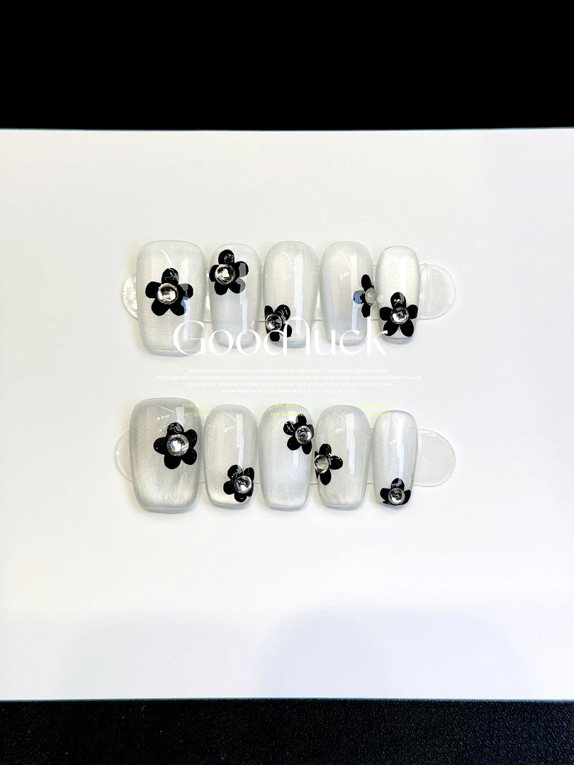 手绘猫眼小花气质穿戴甲