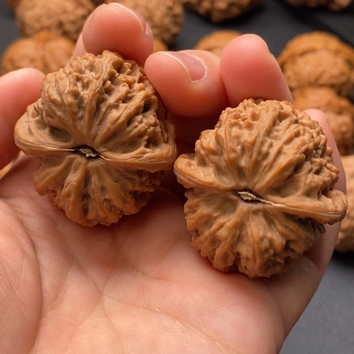 吊坠文玩核桃36.5尺麒麟枕