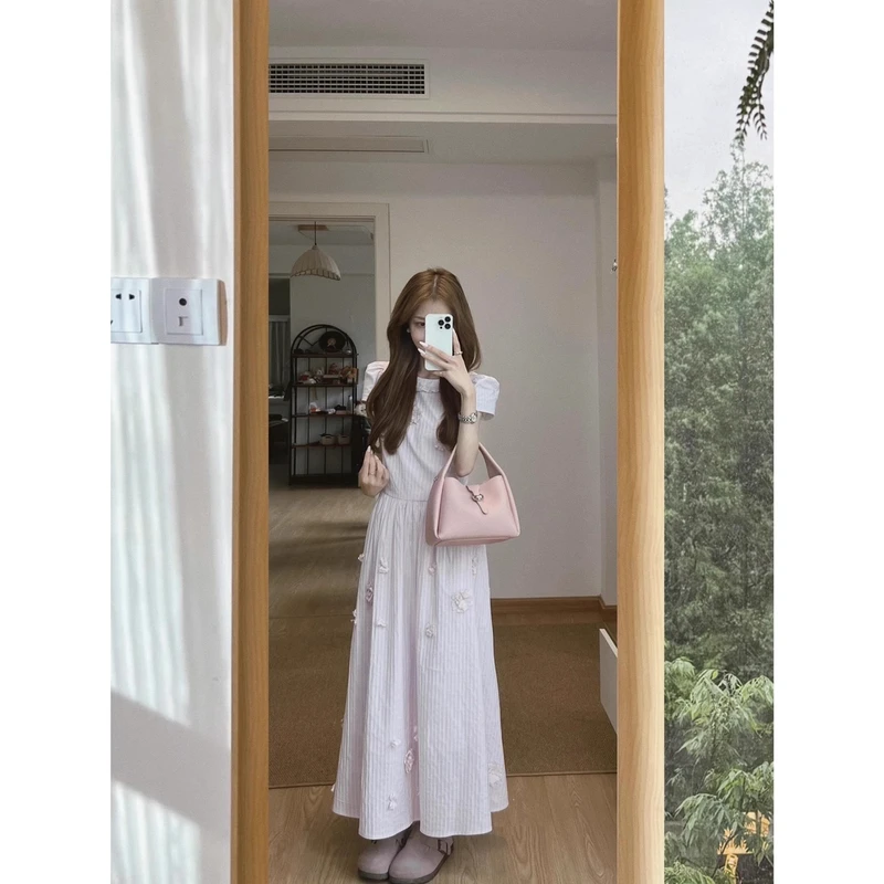 法式温柔气质新款粉色条纹减龄立体花朵夏季甜美收腰长裙连衣裙