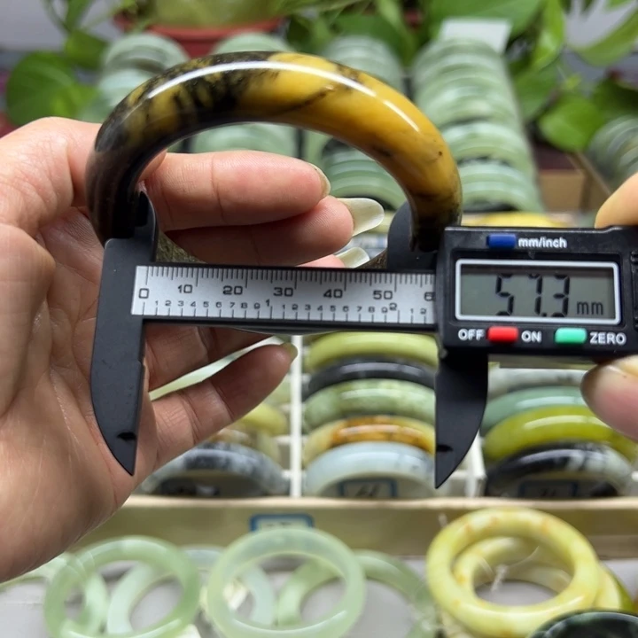 蛇纹石玉未镶嵌手镯45