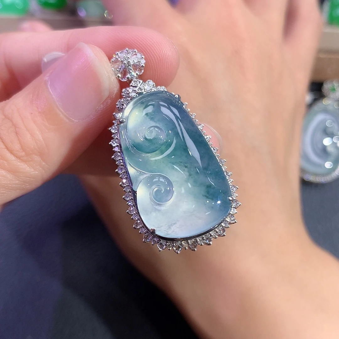 翡翠18K金镶嵌吊坠(赠链)