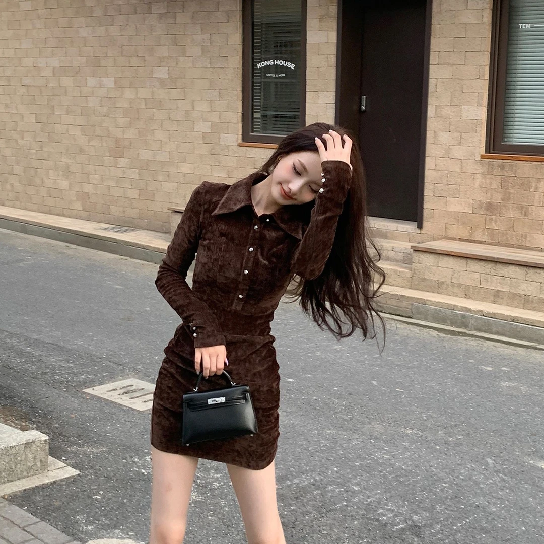 纯欲风御姐女装丝绒连衣裙裙子秋冬新款小个子显瘦修身polo领短裙