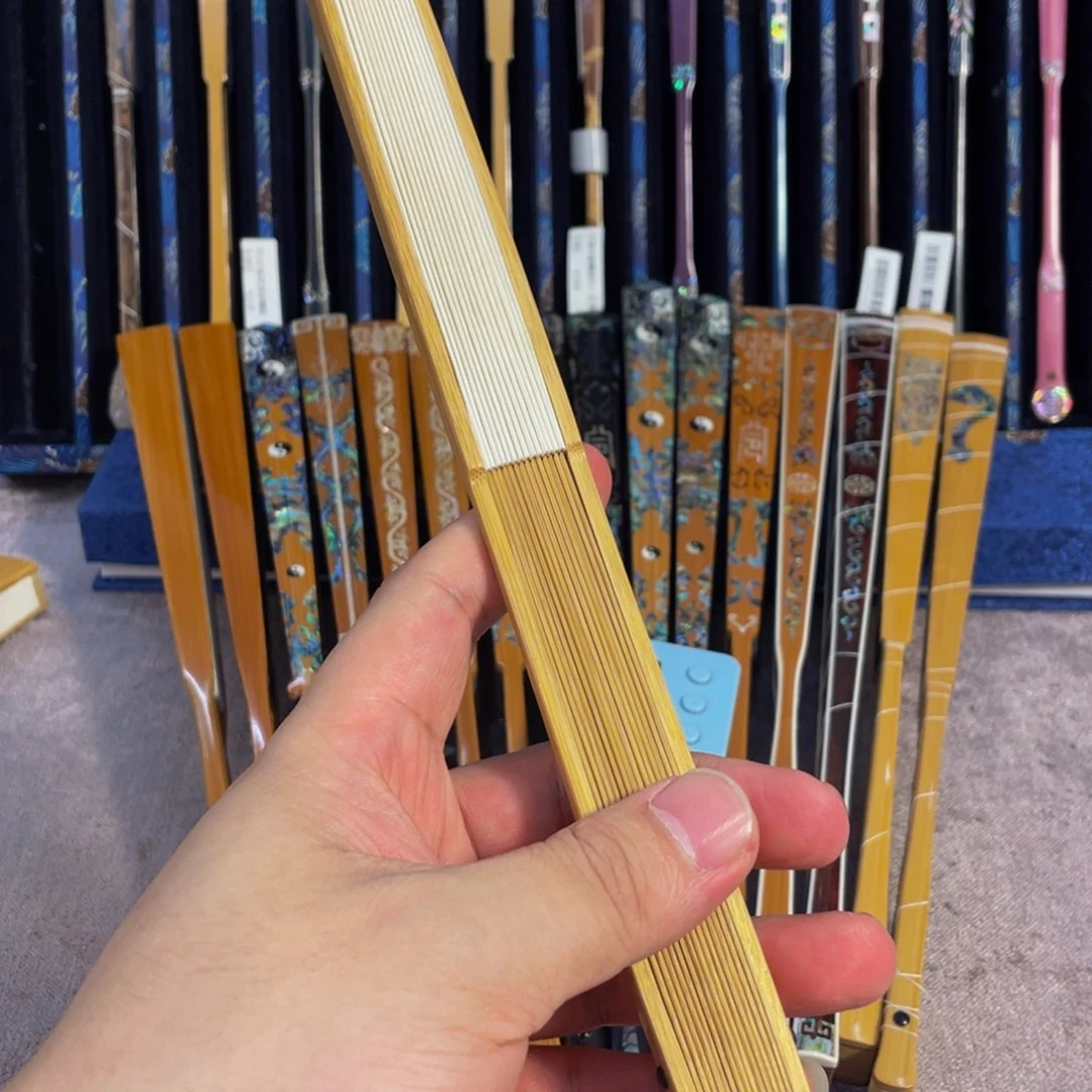 扇子手工制作工艺精湛