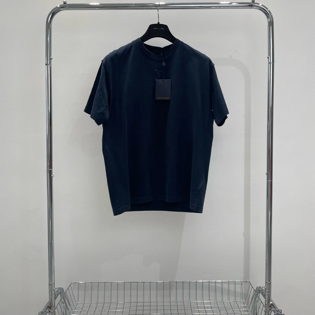 99新 LouisVuitton/路易威登 深蓝色浮雕logo短袖 尺码L yy00006