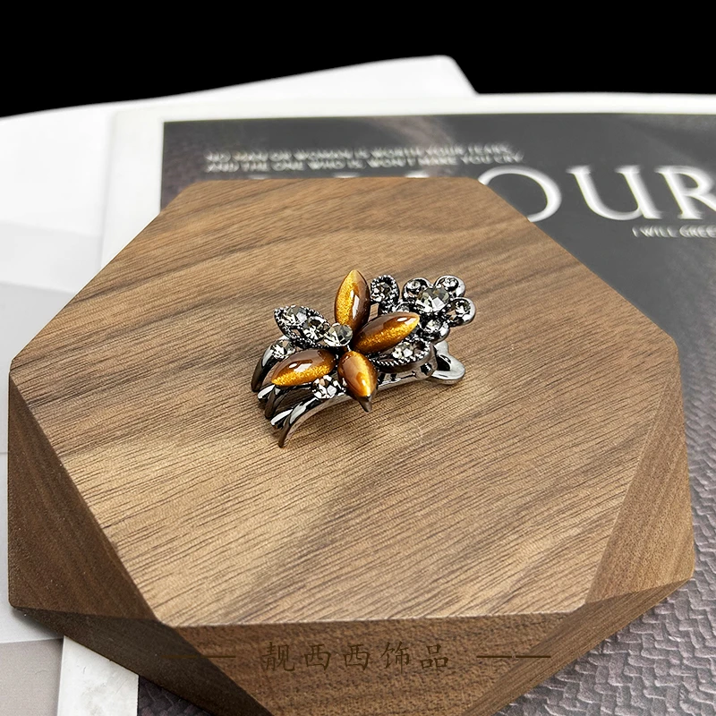 【LXX靓西西】271 美拉德双花复古风优雅3.5厘米螃蟹夹