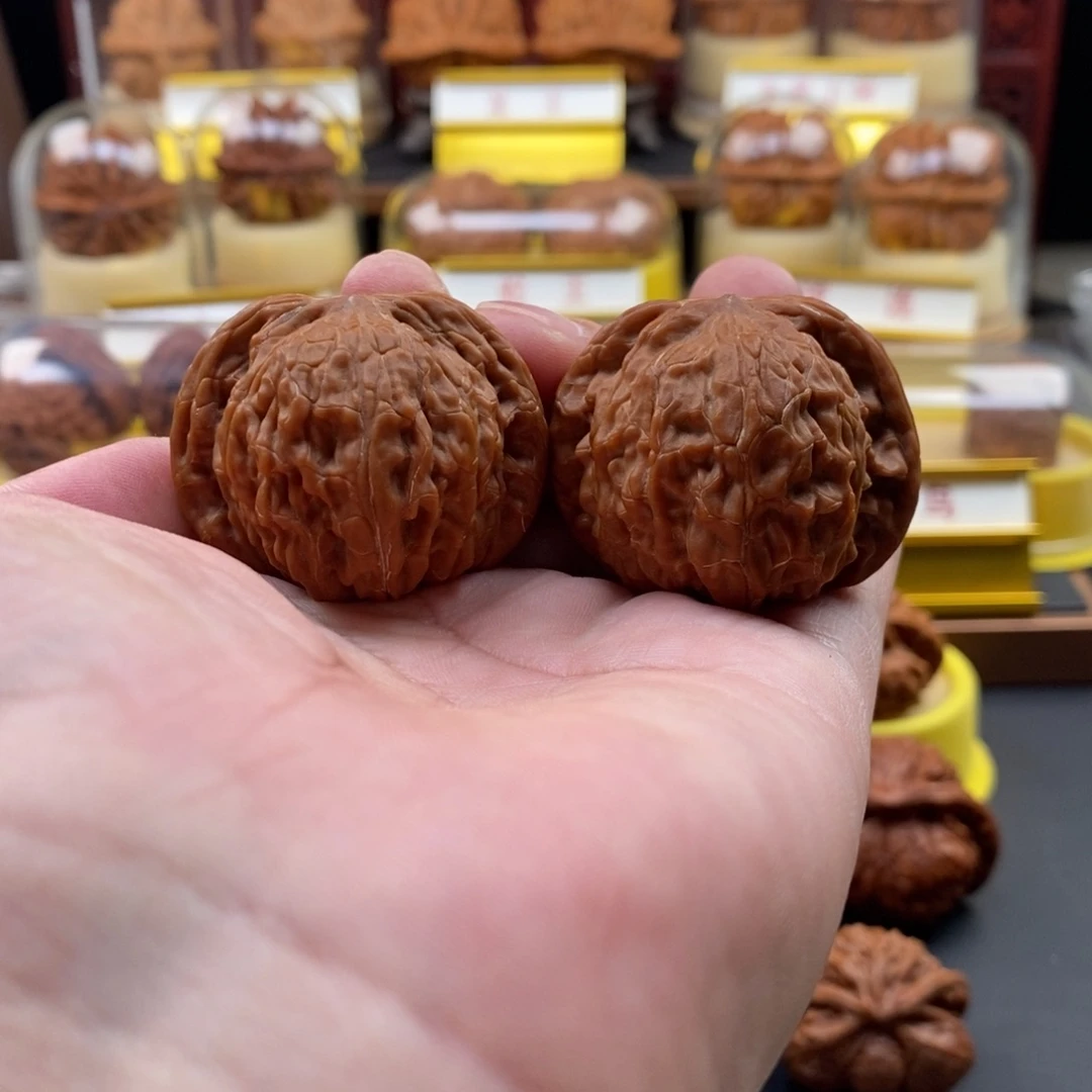 文玩核桃吊坠山地磨，全品，尺寸41