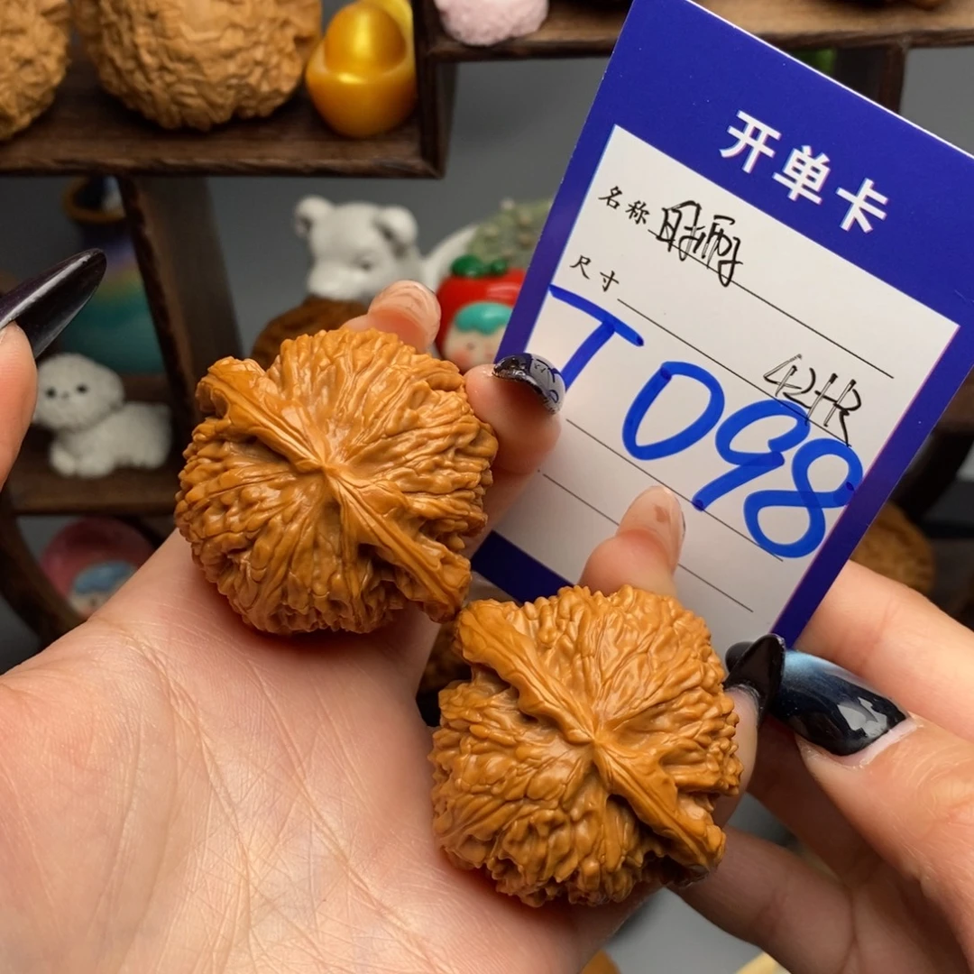 l***文玩核桃吊坠白狮子