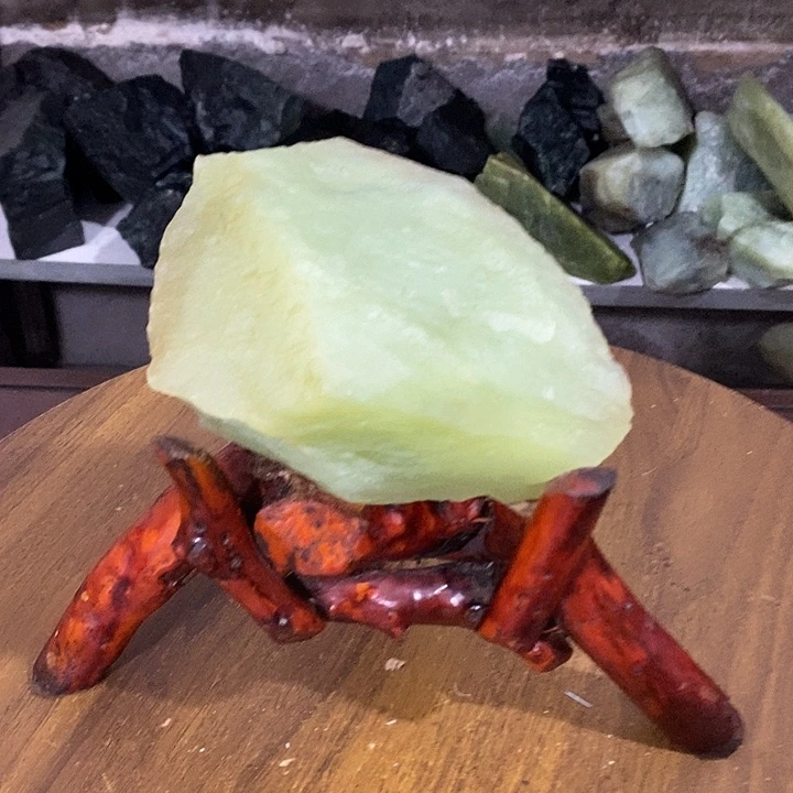 蛇纹石玉未镶嵌原石