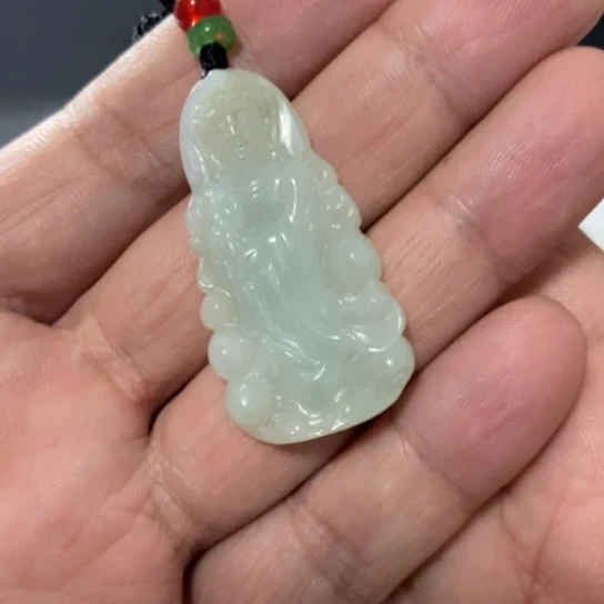 翡翠未镶嵌颈饰站观音