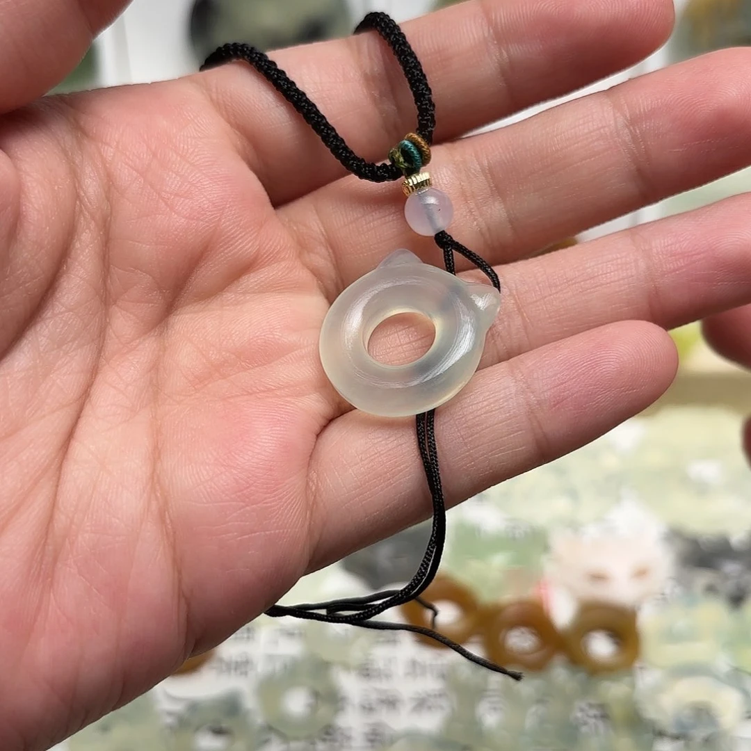 蛇纹石玉颈饰未镶嵌