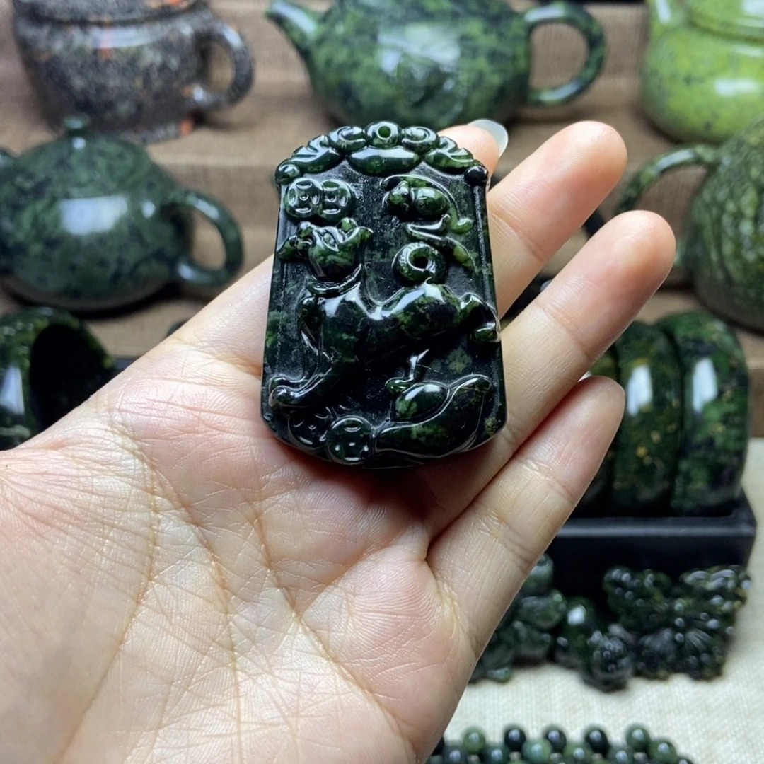 蛇纹石玉未镶嵌药王石生肖狗