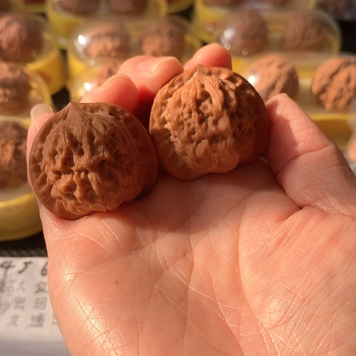 文玩核桃吊坠38尺瓷娃娃