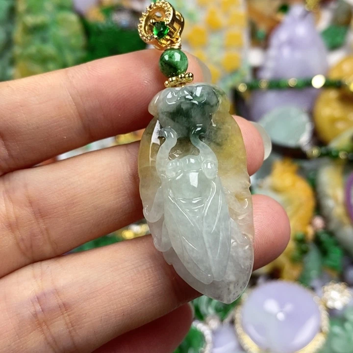 翡翠未镶嵌吊坠(赠链)