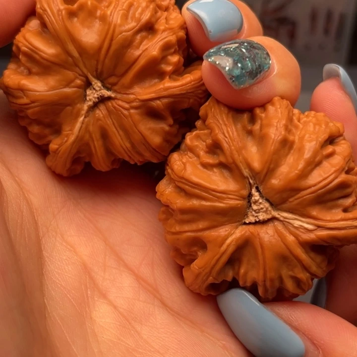 ****文玩核桃吊坠白狮子