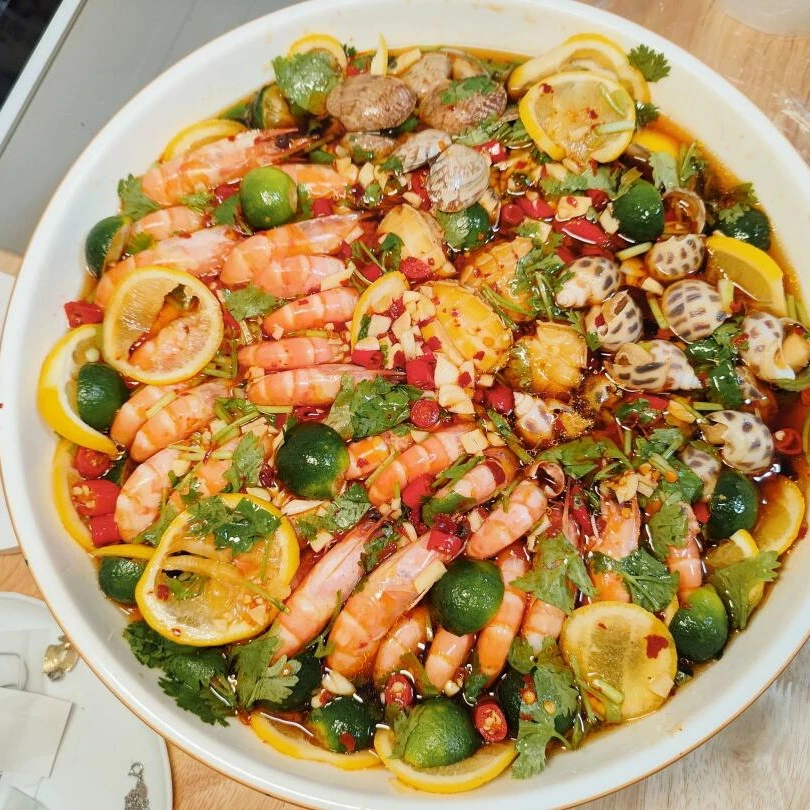 捞汁三拼（花螺，花甲，大虾）