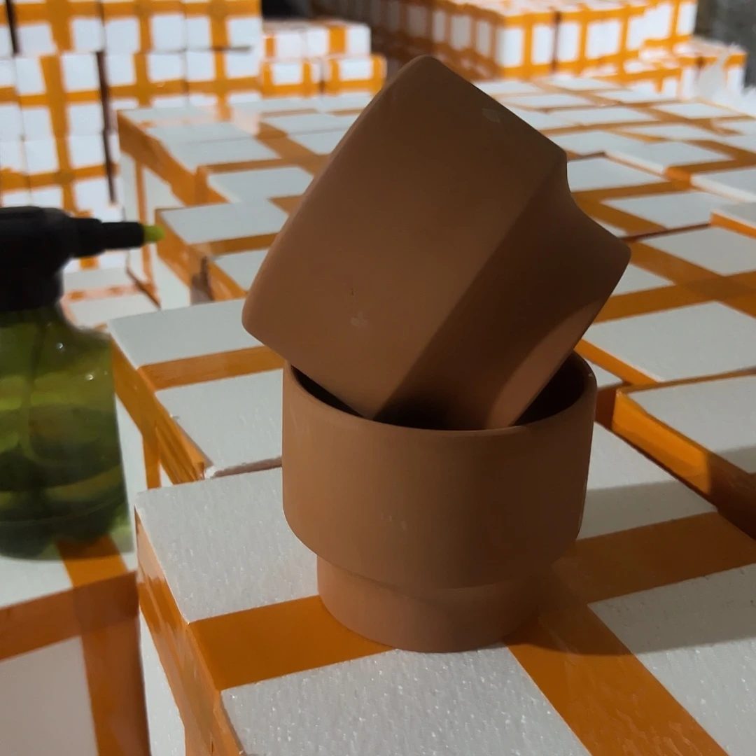 酒杯盆12口10高2个【微瑕】