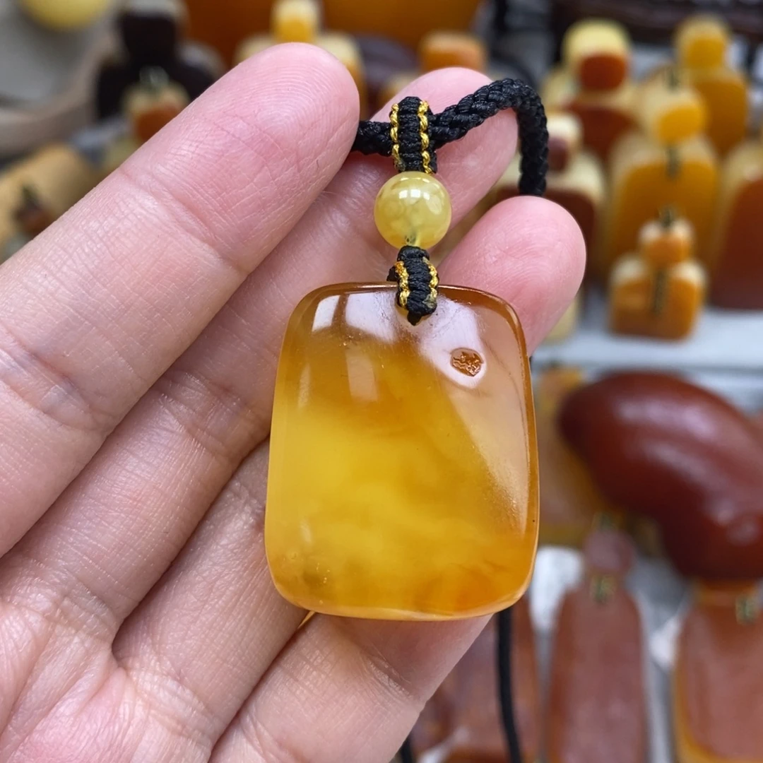 蜜蜡未镶嵌珠宝奇石