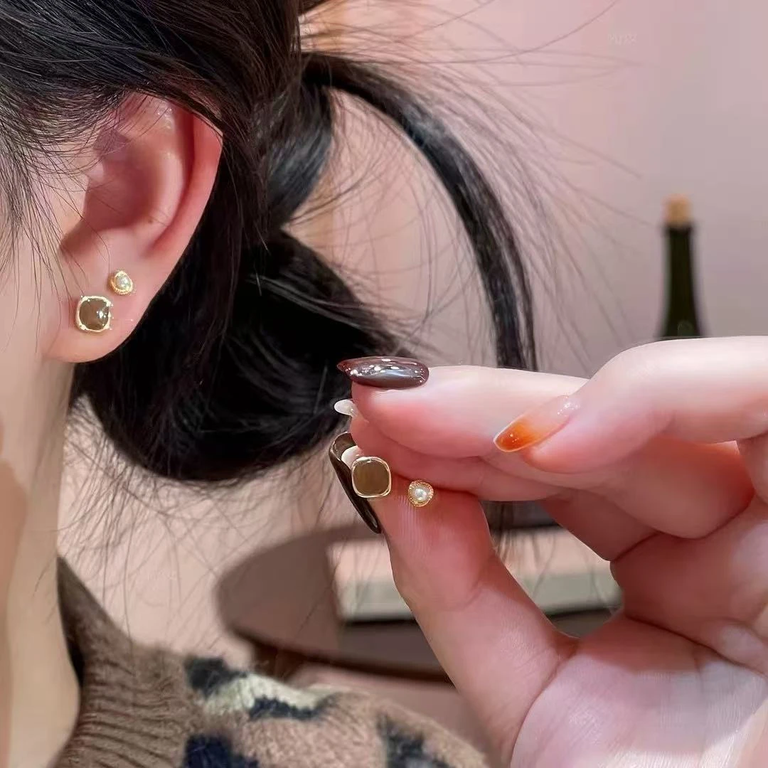 秋冬暖咖色方形几何珠珠耳钉四件套2026新款简约设计感百搭耳饰