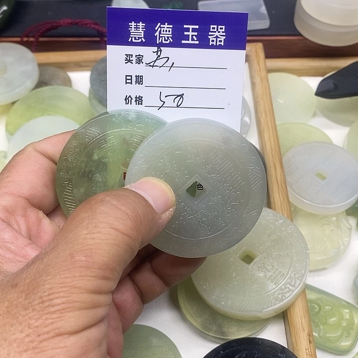 蛇纹石玉合金颈饰苏*雷