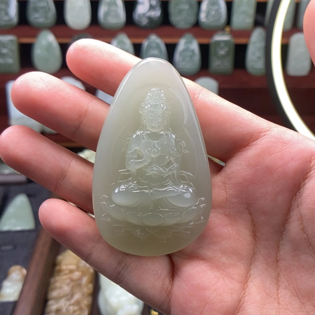 家****和田玉未镶嵌颈饰
