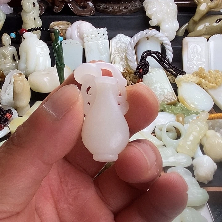 和田玉未镶嵌挂件郑*臣